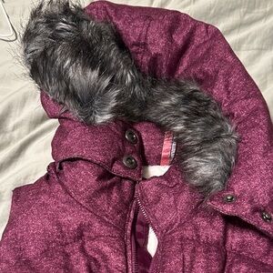 GreenTea Women's Vest in Maroon with Faux Fur Trim